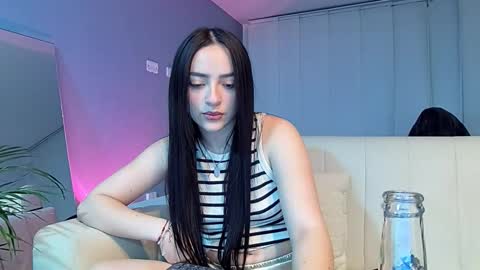 lee_mila online show from 9, 3, 2025