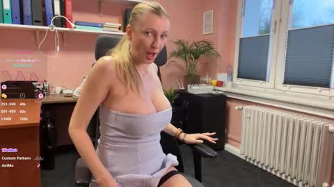 Snapshot of legslong chatting on 18, 11, 2025 LegsLONG online show from 18, 11, 2025