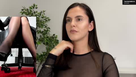 Snapshot of legswattitude chatting on 28, 10, 2025 Elle online show from 28, 10, 2025