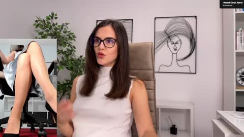 Snapshot of legswattitude chatting on 17, 11, 2025 Elle online show from 17, 11, 2025