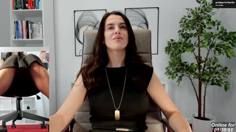 Snapshot of legswattitude chatting on 13, 1, 2026 Elle online show from 13, 1, 2026