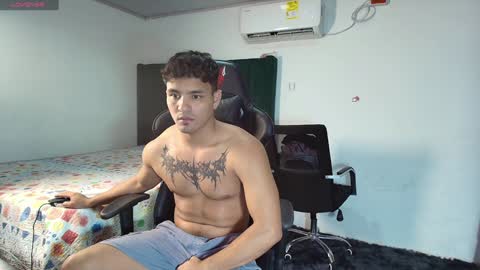 Snapshot of lei_77 chatting on 12, 1, 2025  Lei  online show from 12, 1, 2025