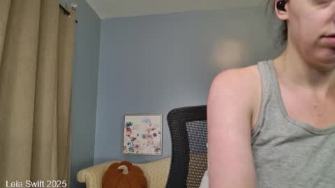 Snapshot of leiaswift chatting on 5, 10, 2025 Leia Swift online show from 5, 10, 2025