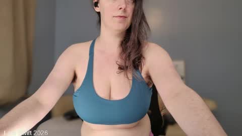 Snapshot of leiaswift chatting on 4, 4, 2026 Leia Swift online show from 4, 4, 2026