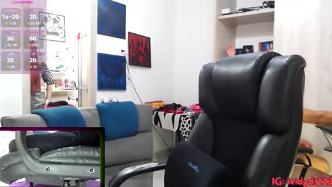 Snapshot of leidycrstnch21 chatting on 19, 10, 2025 LeidyDi223 online show from 19, 10, 2025