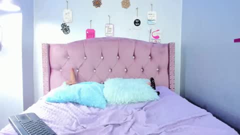 LEIGH ANGELS online show from 4, 3, 2025