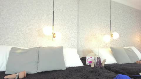 LEIGH ANGELS online show from 11, 5, 2026