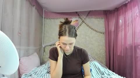 Snapshot of leila_bambi_ chatting on 25, 3, 2026 leila_bambi_ online show from 25, 3, 2026