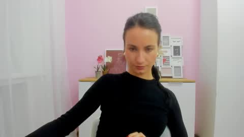 Snapshot of leilabloom chatting on 17, 1, 2025 leilabloom online show from 17, 1, 2025