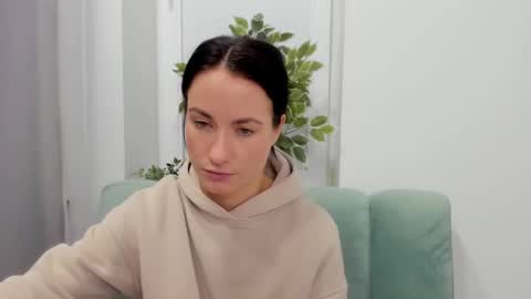 Snapshot of leilabloom chatting on 26, 1, 2025 leilabloom online show from 26, 1, 2025