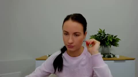 Snapshot of leilabloom chatting on 3, 2, 2025 leilabloom online show from 3, 2, 2025