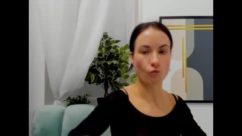 Snapshot of leilabloom chatting on 4, 2, 2025 leilabloom online show from 4, 2, 2025
