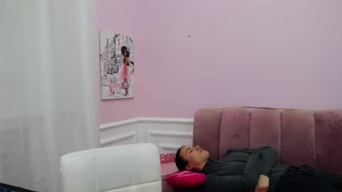 Snapshot of leilabloom chatting on 8, 2, 2025 leilabloom online show from 8, 2, 2025