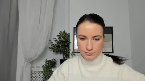 Snapshot of leilabloom chatting on 13, 2, 2025 leilabloom online show from 13, 2, 2025
