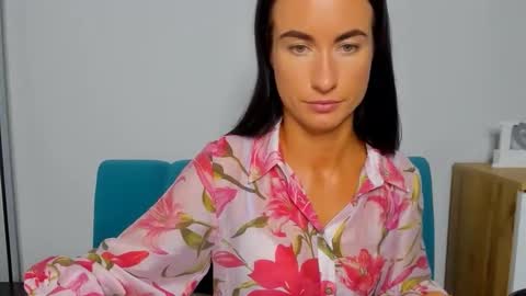 Snapshot of leilabloom chatting on 10, 9, 2025 leilabloom online show from 10, 9, 2025