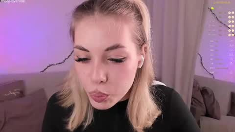 Snapshot of leilalafleur_ chatting on 22, 4, 2026 leilalafleur_ online show from 22, 4, 2026