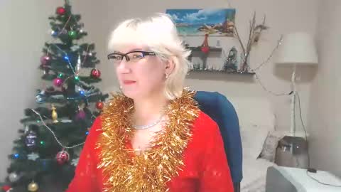 Snapshot of leilamays chatting on 4, 1, 2025 Leila Kinky online show from 4, 1, 2025
