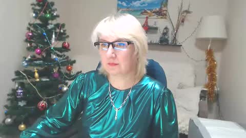 Snapshot of leilamays chatting on 8, 1, 2025 Leila Kinky online show from 8, 1, 2025