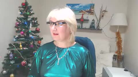 Snapshot of leilamays chatting on 8, 1, 2025 Leila Kinky online show from 8, 1, 2025