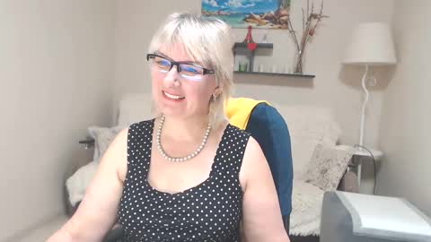 Snapshot of leilamays chatting on 11, 3, 2025 Leila Kinky online show from 11, 3, 2025