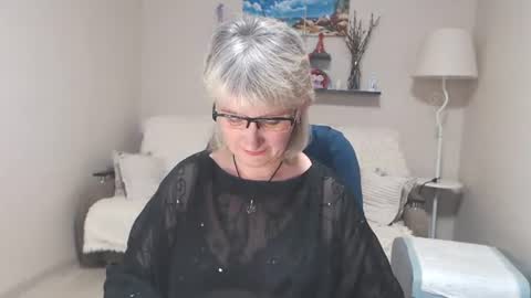 Snapshot of leilamays chatting on 15, 7, 2026 Leila Kinky online show from 15, 7, 2026