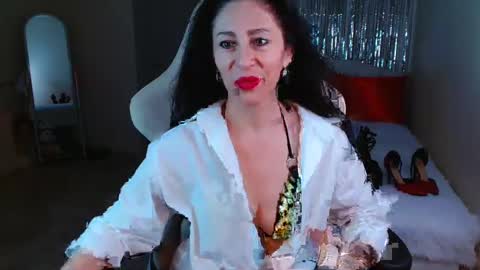 Snapshot of leilamurray chatting on 9, 2, 2025 leilamurray online show from 9, 2, 2025