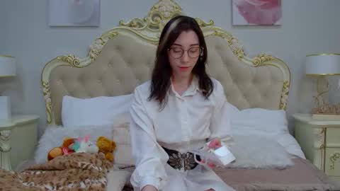 LeilaTaylors online show from 19, 3, 2026