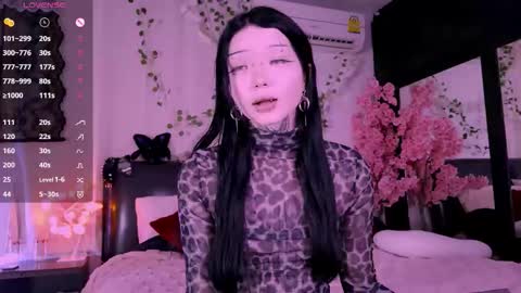 Snapshot of lein_bone chatting on 8, 11, 2025 Lein online show from 8, 11, 2025