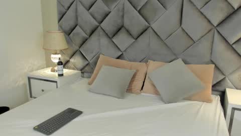 Leizathompson online show from 9, 9, 2025