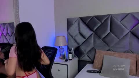 Leizathompson online show from 5, 12, 2025