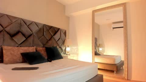 Leizathompson online show from 2, 4, 2026