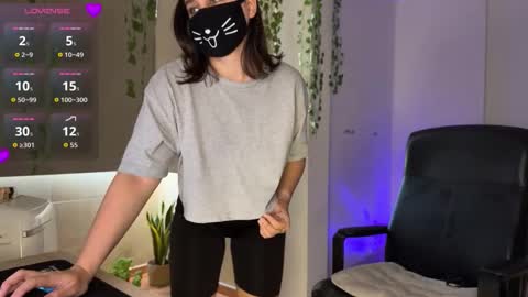 Snapshot of lemi_peachy chatting on 17, 10, 2025 Lemi online show from 17, 10, 2025