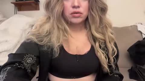 Snapshot of lemonkuilt chatting on 4, 11, 2025 Jennifer online show from 4, 11, 2025