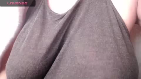 Snapshot of lenagolden chatting on 8, 3, 2025 lenagolden online show from 8, 3, 2025