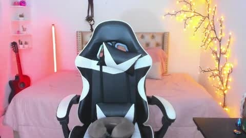 Lena  online show from 17, 5, 2026