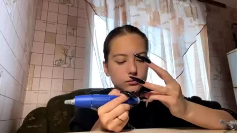 Hellomy name is Natalyits my first day here nice to meet you Give me 50 thumbs ups online show from 21, 4, 2026