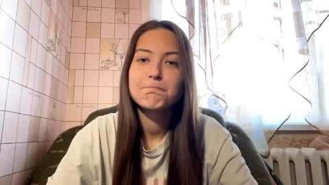 Hellomy name is Natalyits my first day here nice to meet you Give me 50 thumbs ups online show from 22, 4, 2026