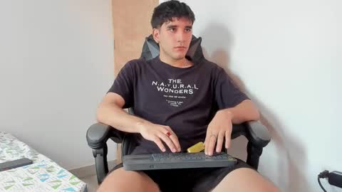 Snapshot of leo_jones389 chatting on 2, 1, 2025 Leo Jones online show from 2, 1, 2025