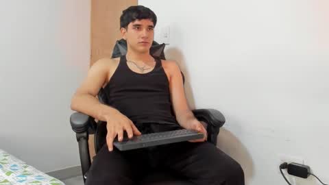 Snapshot of leo_jones389 chatting on 5, 2, 2025 Leo Jones online show from 5, 2, 2025
