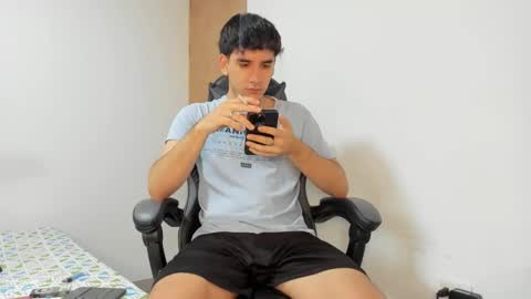 Snapshot of leo_jones389 chatting on 4, 3, 2025 Leo Jones online show from 4, 3, 2025