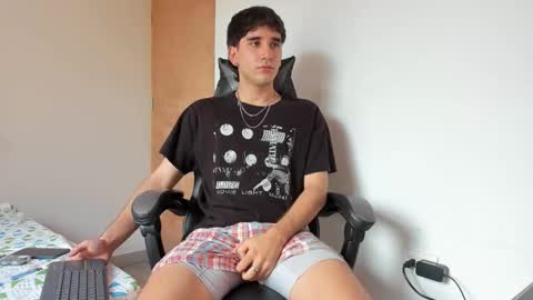 Snapshot of leo_jones389 chatting on 8, 3, 2025 Leo Jones online show from 8, 3, 2025