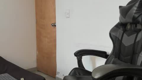 Snapshot of leo_jones389 chatting on 22, 9, 2025 Leo Jones online show from 22, 9, 2025