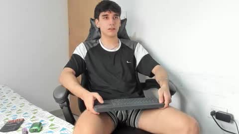 Snapshot of leo_jones389 chatting on 1, 10, 2025 Leo Jones online show from 1, 10, 2025