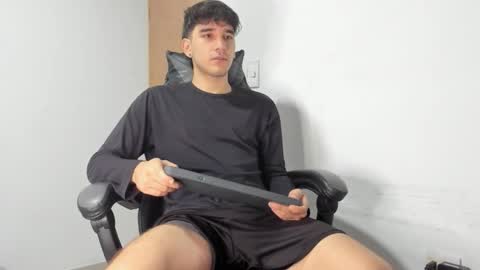 Snapshot of leo_jones389 chatting on 24, 10, 2025 Leo Jones online show from 24, 10, 2025