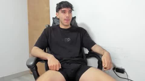 Snapshot of leo_jones389 chatting on 28, 10, 2025 Leo Jones online show from 28, 10, 2025