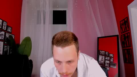 Snapshot of leo_mooree chatting on 27, 9, 2025 Leo online show from 27, 9, 2025