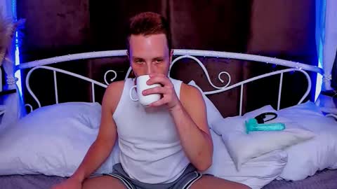 Snapshot of leo_mooree chatting on 29, 9, 2025 Leo online show from 29, 9, 2025