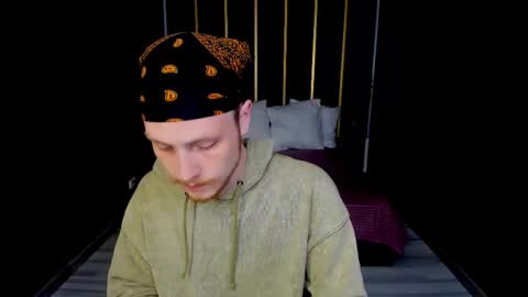 Snapshot of leo_mooree chatting on 1, 10, 2025 Leo online show from 1, 10, 2025