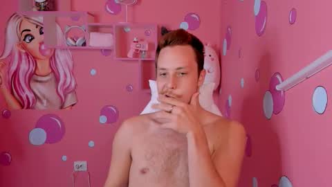 Snapshot of leo_mooree chatting on 18, 10, 2025 Leo online show from 18, 10, 2025