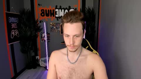 Snapshot of leo_mooree chatting on 27, 10, 2025 Leo online show from 27, 10, 2025